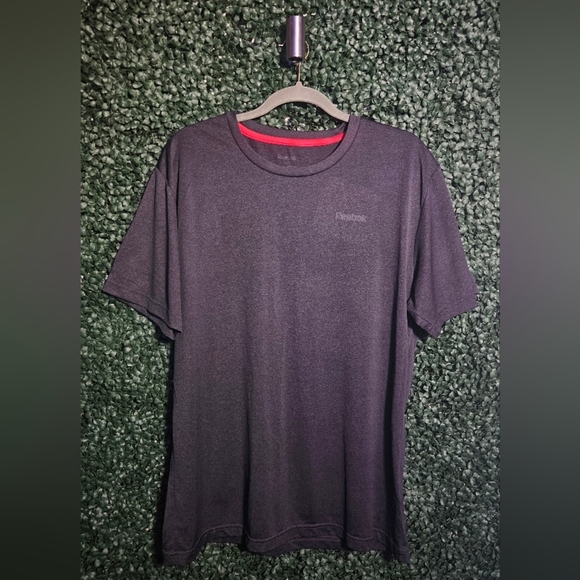 Reebok Men's Charcoal Gray Tee with Red Accent - Picture 1 of 3